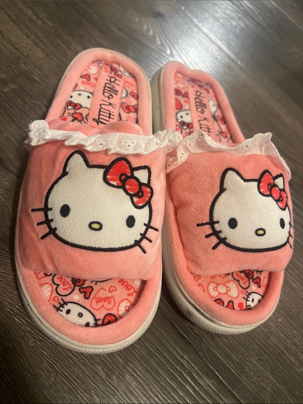 Hello Kitty Ladies 7-8 Pink Plush Slide Slippers with Lace Trim